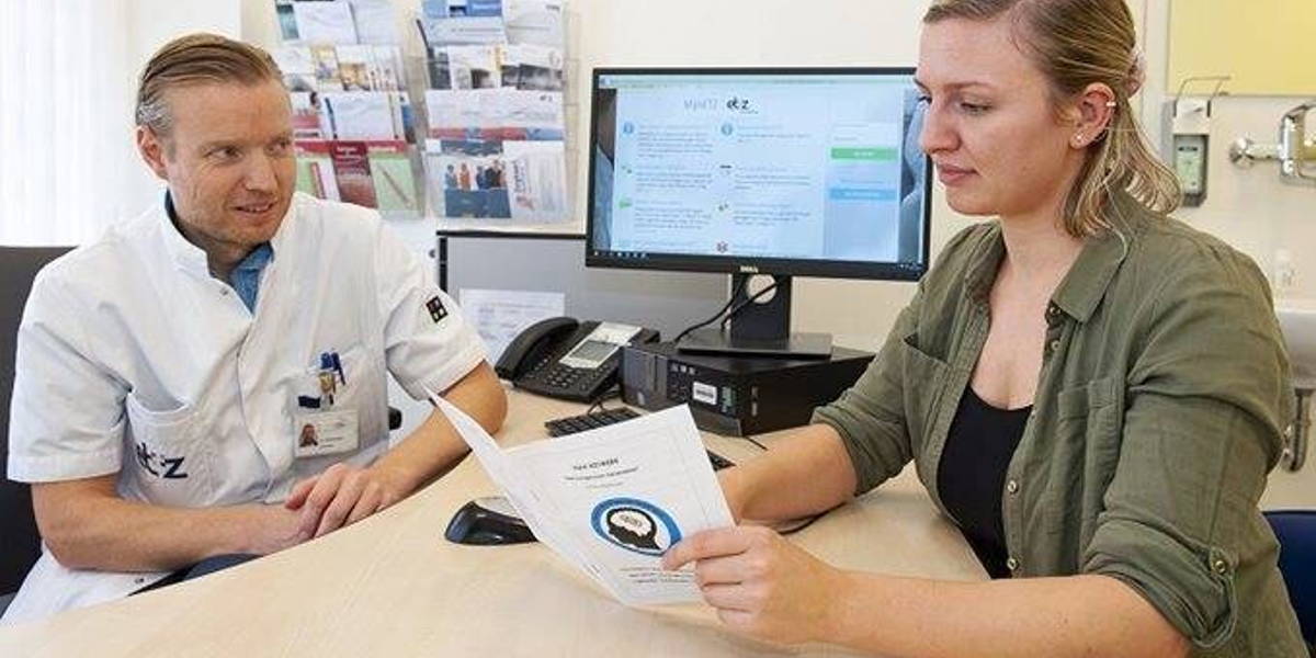 Arts-in-gesprek-met-patient