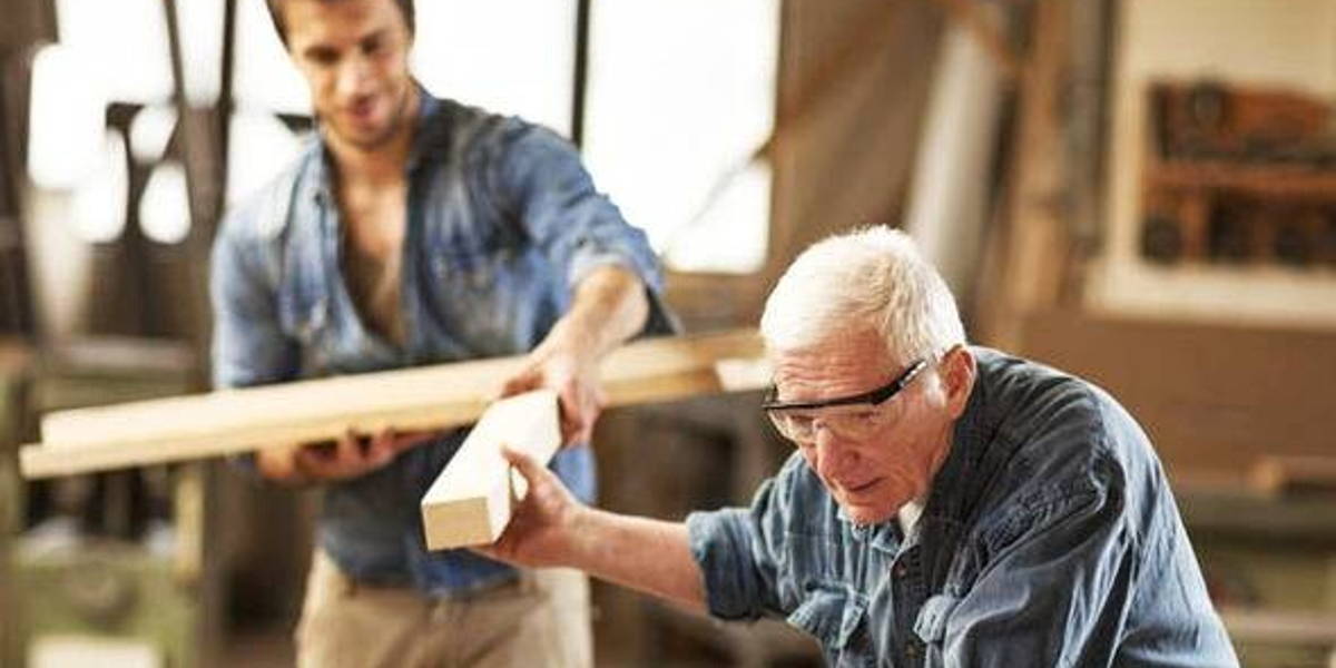 oude-man-hout-werker