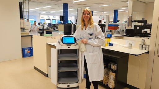 Robots in UMCG helpen bij schoonmaak en transport