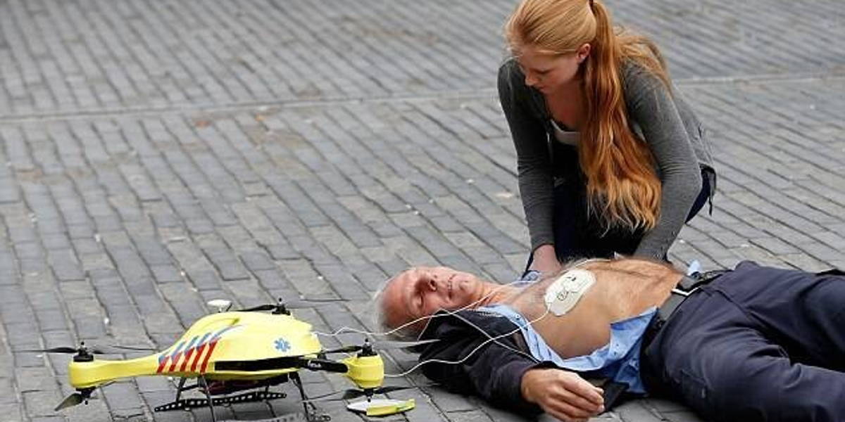 1414540757343_wps_24_epa04466923_A_woman_gives