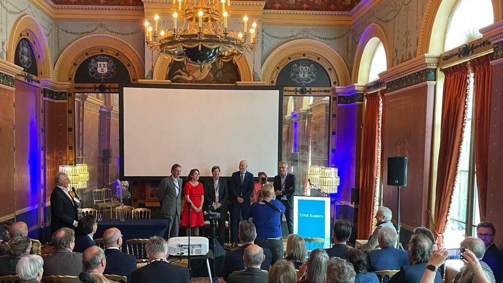 Overhandiging-rapport-Oncologienetwerken-in-beeld_22april2022