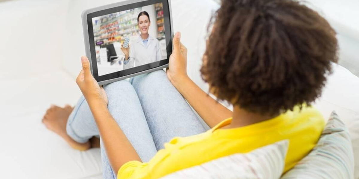 Zorg-digitaal-tablet-vrouw