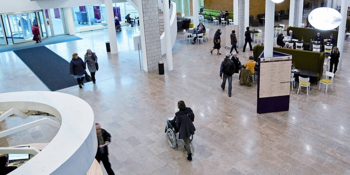 AlbertSchweitzer-IngangBinnen