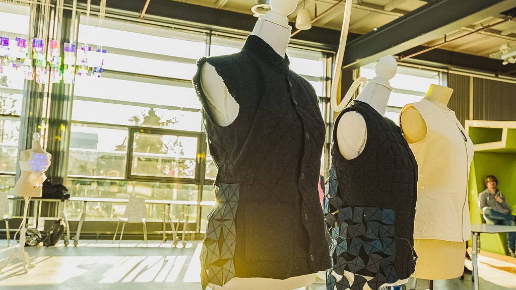 hightechrobotvest-TU