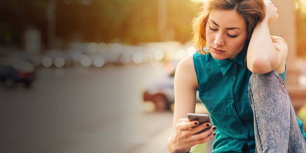 Digitale-assistent-vrouw-muur