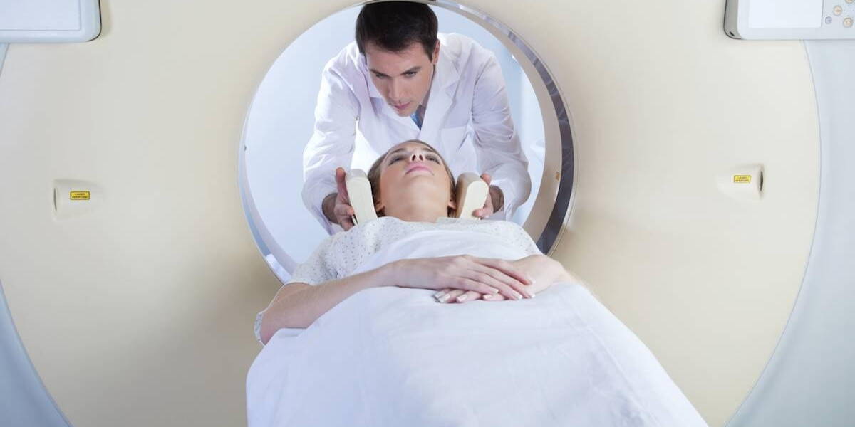 CT-Scanner-Vrouw-Dokter
