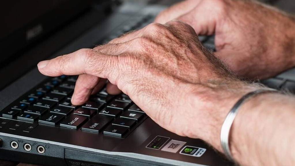Senior-laptop