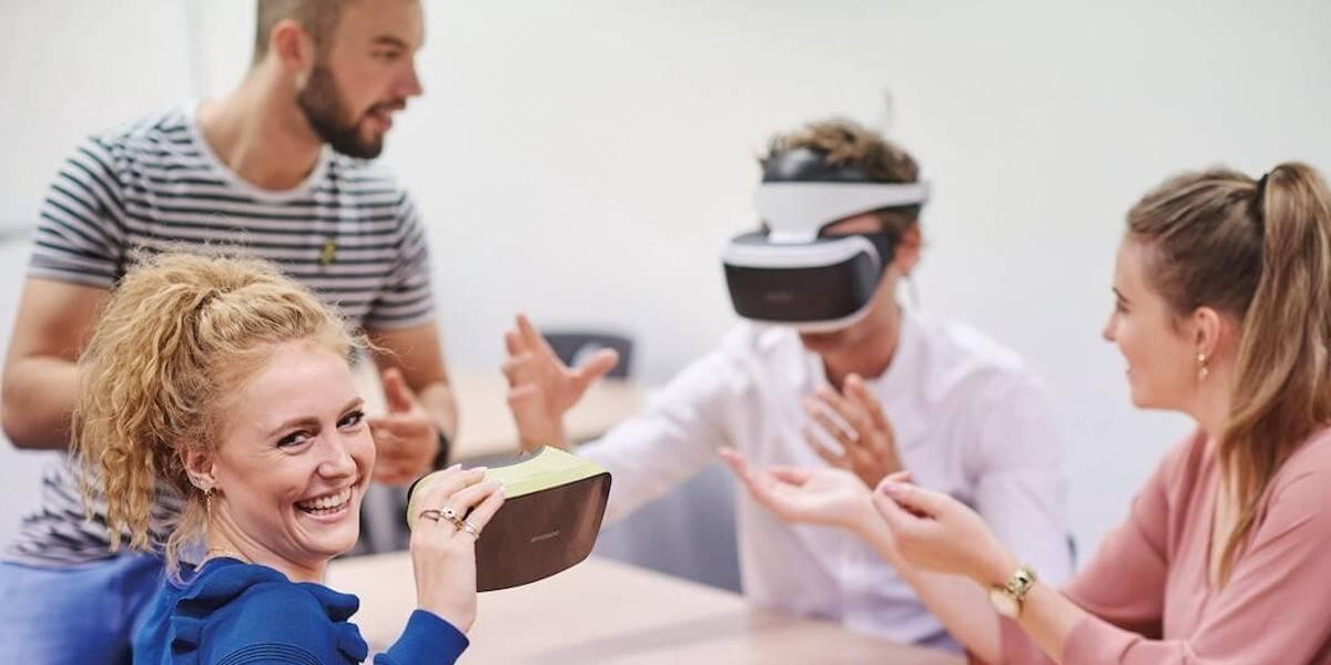 V-Model toont competenties zorg- en welzijnsprofessionals in omgang met technologie