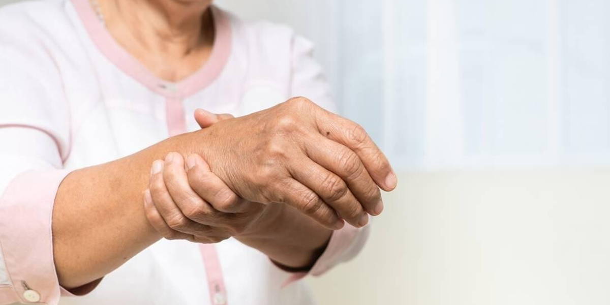 Vrouw-senior-pijn-reuma