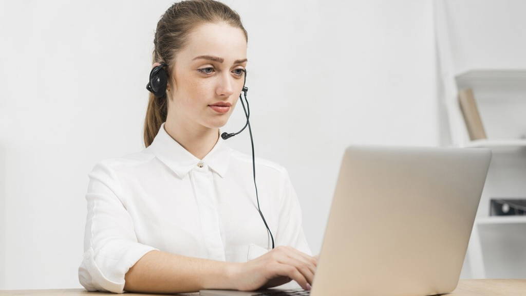 woman working call center
