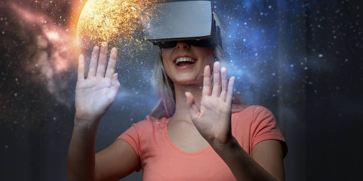 VR-Bril-Vrouw-ontspannen