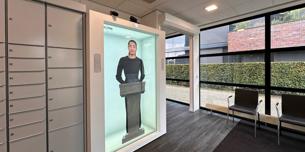 Hologram Alicia helpt klanten van apotheek Eindhoven