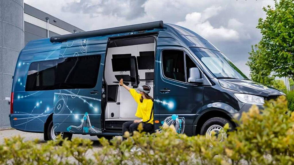 ExperiVan: research on the road met mobiel lab