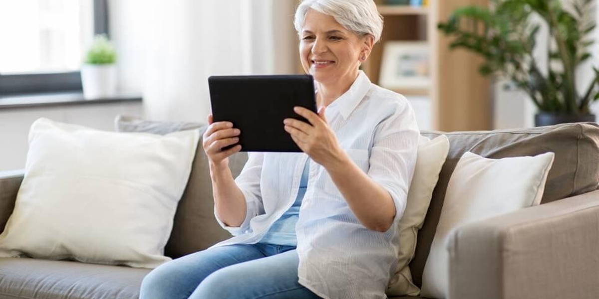 senior-tablet-beeldbellen-videobellen