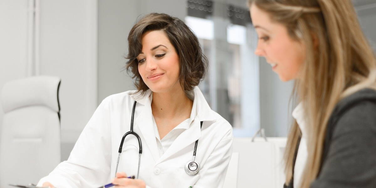 Doctor explaining diagnosis to her female patient