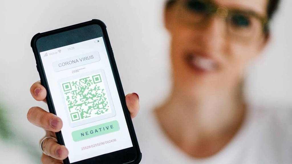 Coronavirus-app-telefoon-icthealth-zorg