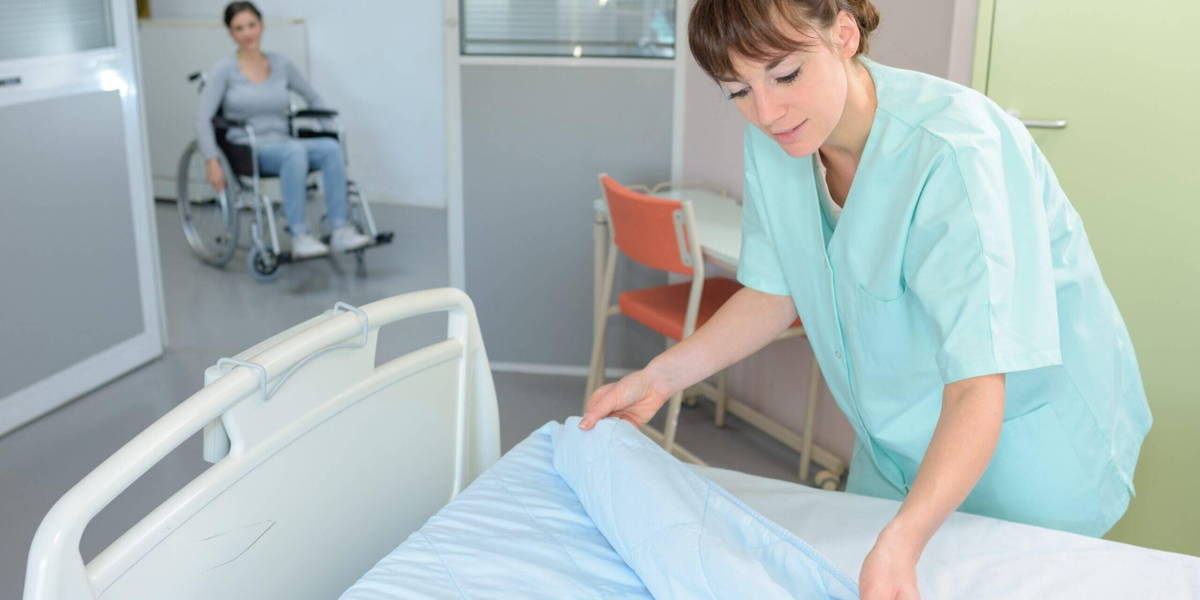 Bed-ziekenhuis-zorgprofessional-scaled