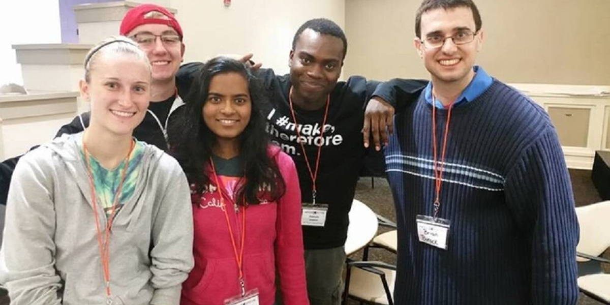 Deze_groep_studenten_maakte_tijdens_een_hackaton_de_myBivy_App