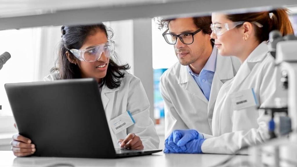 Medisch-wetenschap-onderzoek-computer