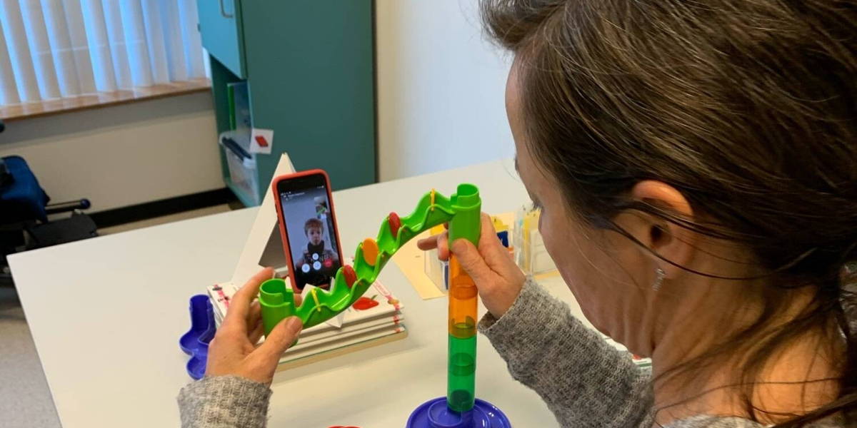 ‘Beeldbellen structureel onderdeel peuterrevalidatie’