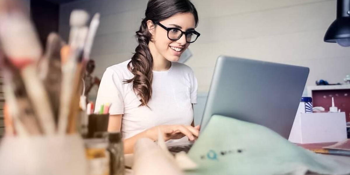 Belgie-landelijk-epd-vrouw-labtop