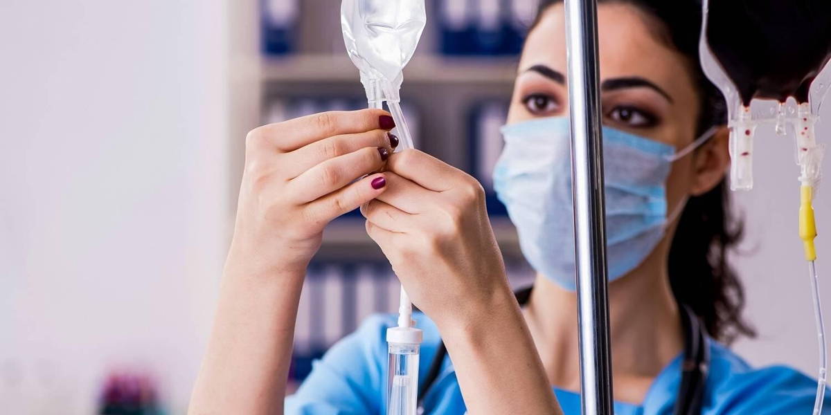 Verpleegster-bloedzak-infuus