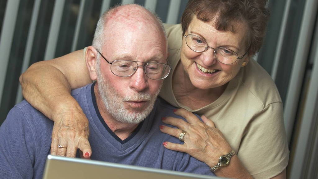 Ouderen-senioren-thuis-computer