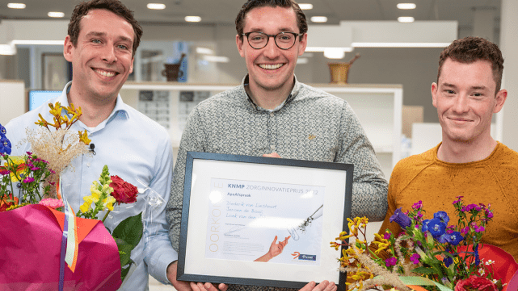 Foto-van-uitreiking-innovatieprijs_0