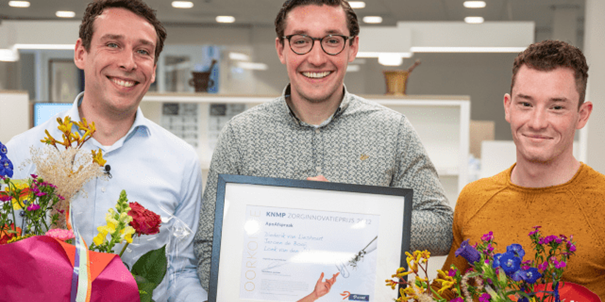 Foto-van-uitreiking-innovatieprijs_0