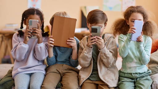 Schermgebruik jonge kinderen boven gezondheidsnorm