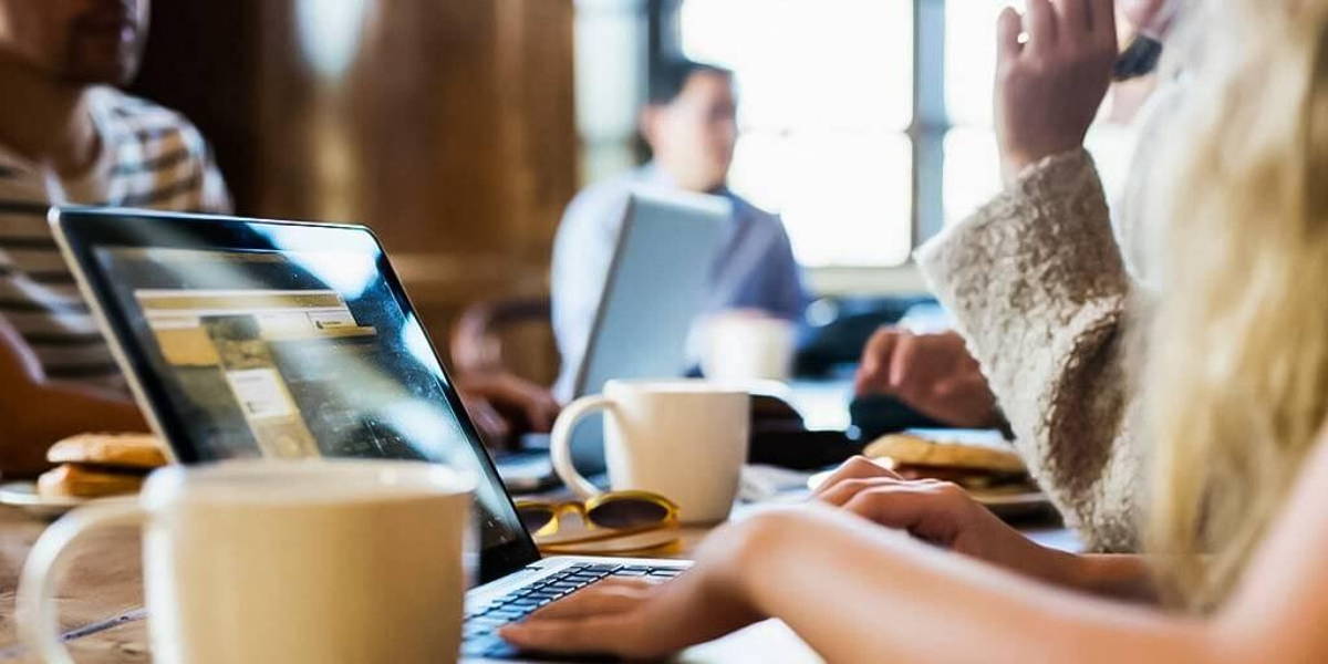 Kantoor-laptop-vrouw-MedMij