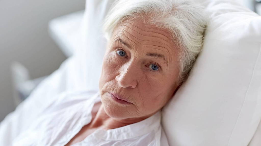 ICTH-oude-vrouw-ziekenhuisbed-1500