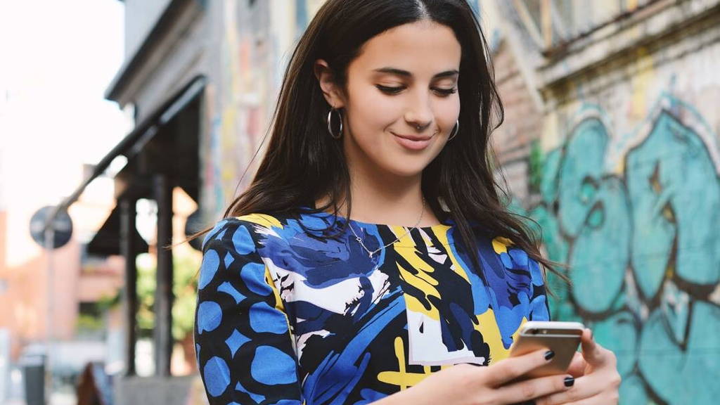 Vrouw-Smartphone-App