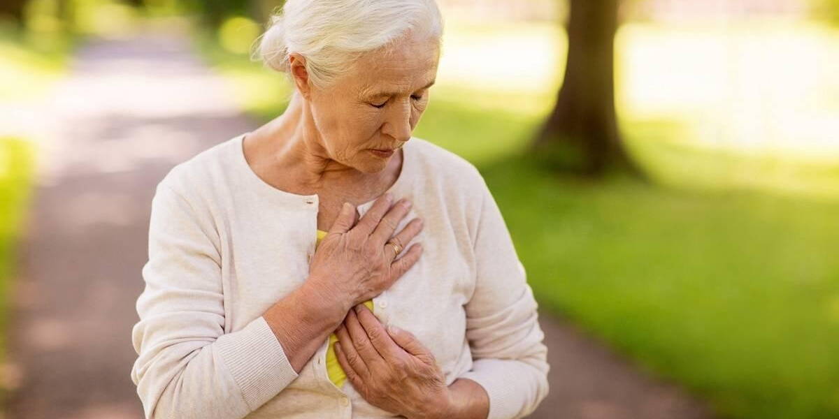 Hartaanval-vrouw-buiten