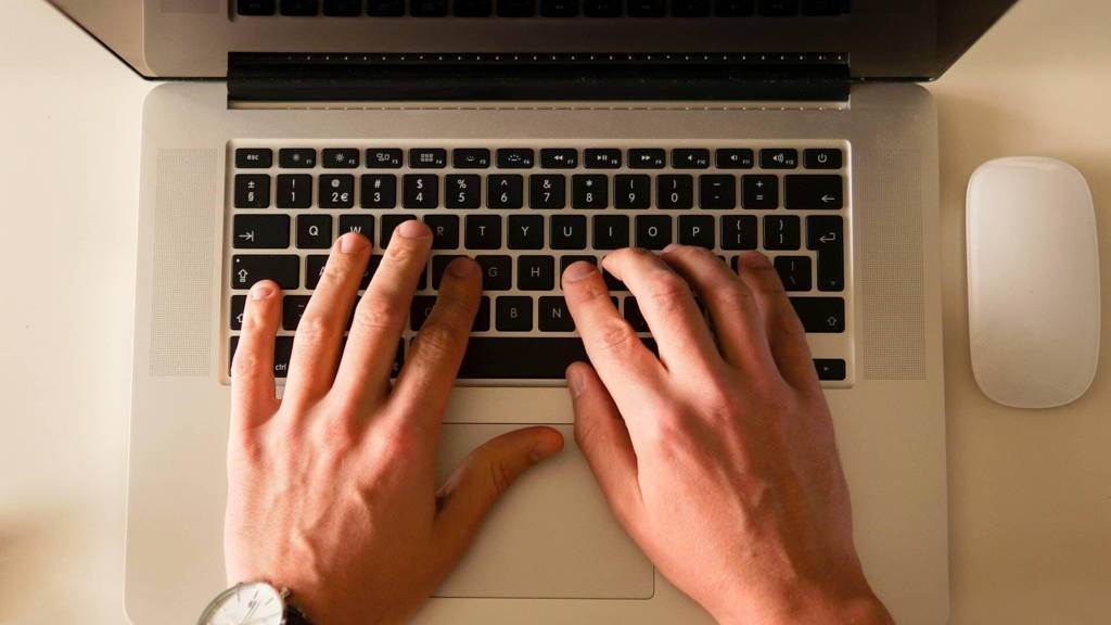 Het nut van blind typen en digitaal leiderschap voor managers zorg