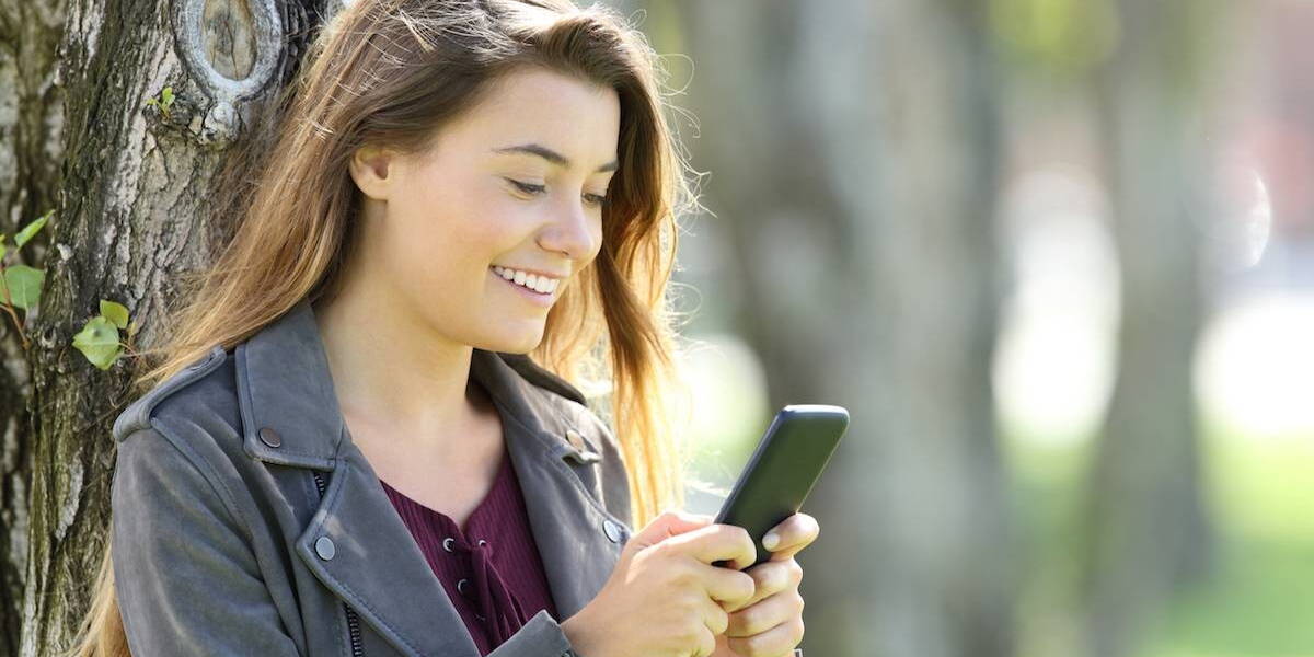 Smartphone-Chat-Dame