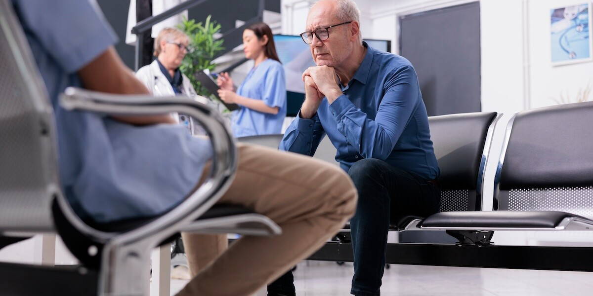 drukke wachtkamer huisarts