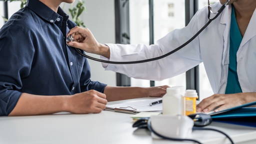 Slimme stethoscoop met AI spoort hartklepaandoeningen eerder op