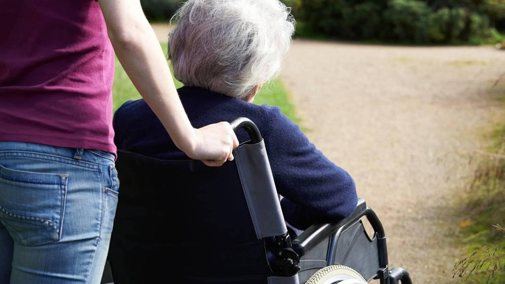 senior-verpleging-rolstoel-dementie