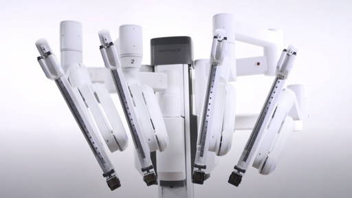 Nij Smellinghe voert eerste operatie met Da Vinci-robot uit