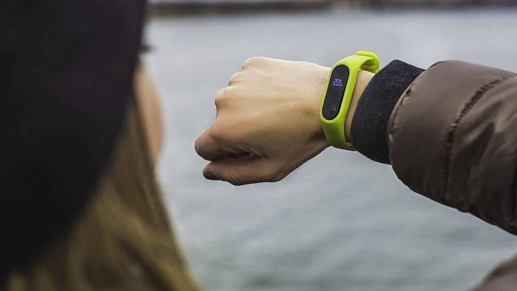 Health-Wearable-geel