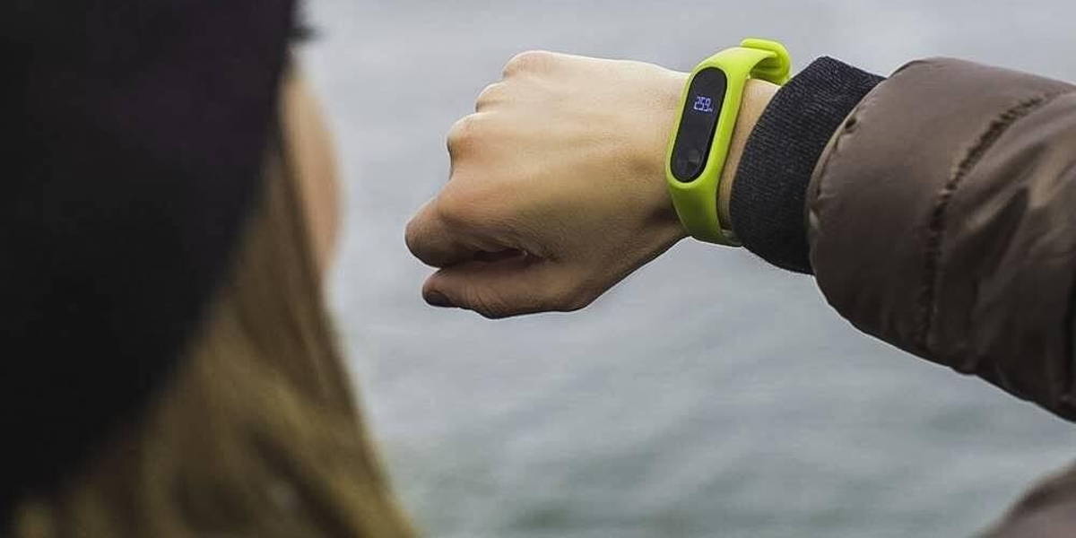 Health-Wearable-geel