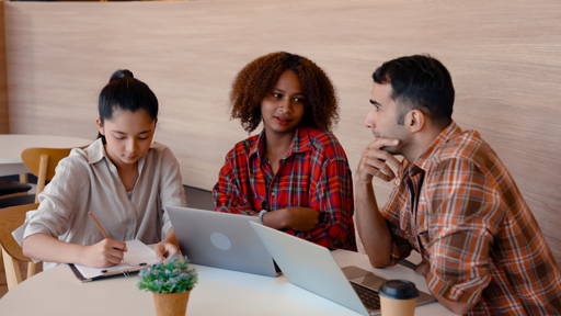 Met spanning over de digitale drempel!