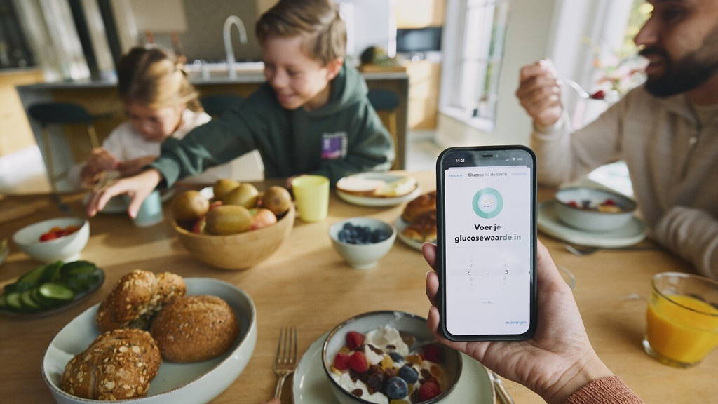 Gezin aan tafel 1 Zorg bij jou