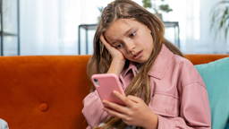 Addictive screen use increases mental health risks in kids