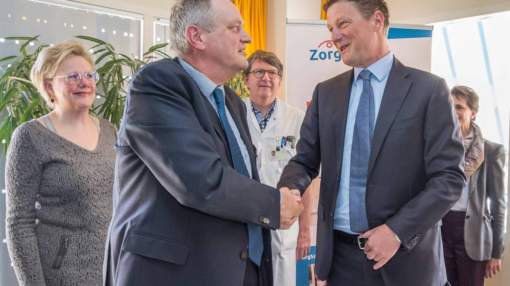 Zorgsaam-Philips-ondertekening-27-maart-2018_edited-scaled