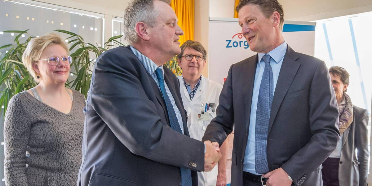 Zorgsaam-Philips-ondertekening-27-maart-2018_edited-scaled