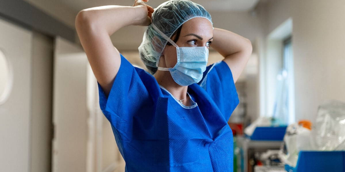 Verpleegkundige chirurg vrouw