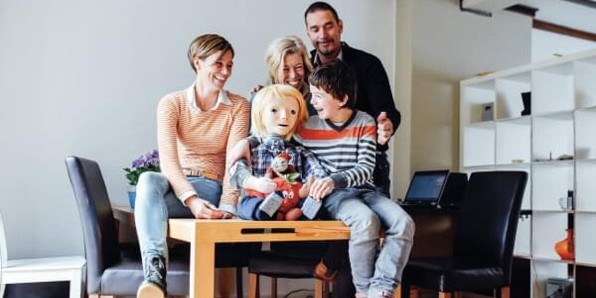 Robot KASPAR helpt autistische kinderen bij hun ontwikkeling
