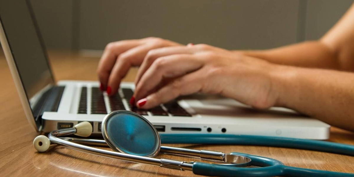 Doktor-laptop-stethoscoop